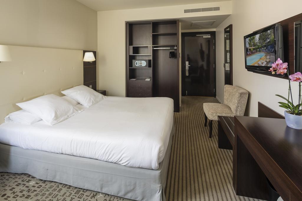 Mercure Aix-En-Provence La Duranne Gare Tgv Bilik gambar